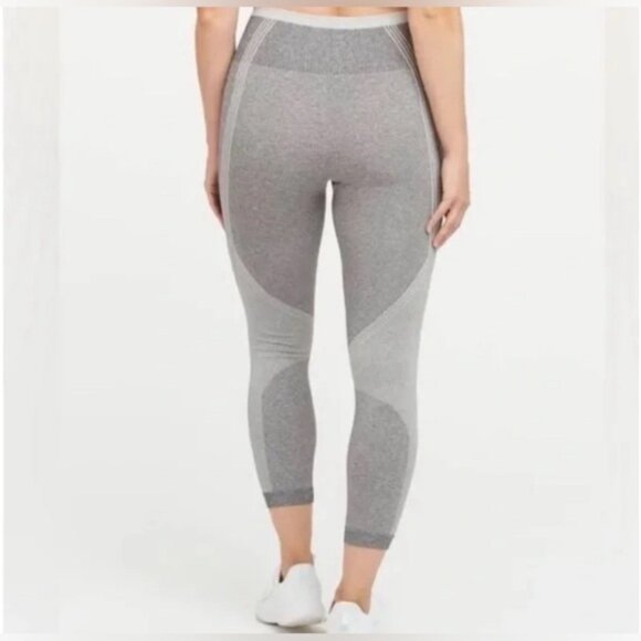 NWT SPANX Spacedye Cloudy Grey Seamless Sculpt Legging 50285R Size M - Picture 2 of 14